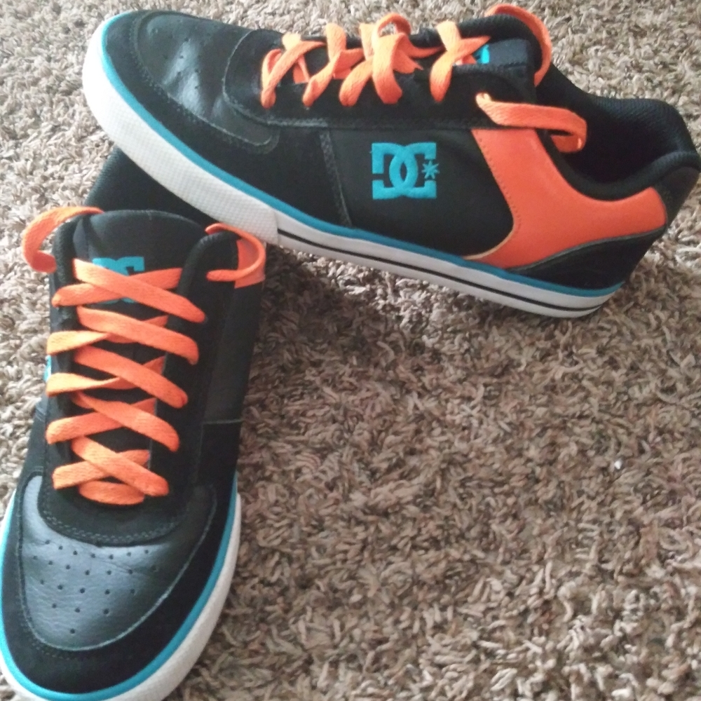 DC shies mens size 10